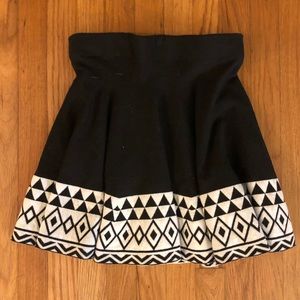 Gorgeous black and white mini skirt